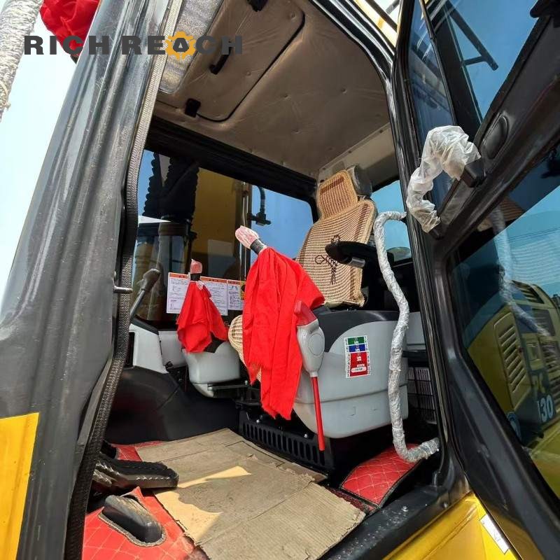 Bucket linkage and digging teeth of a used 2018 Komatsu PC130 excavator for sale at $16,667 from Richreach
